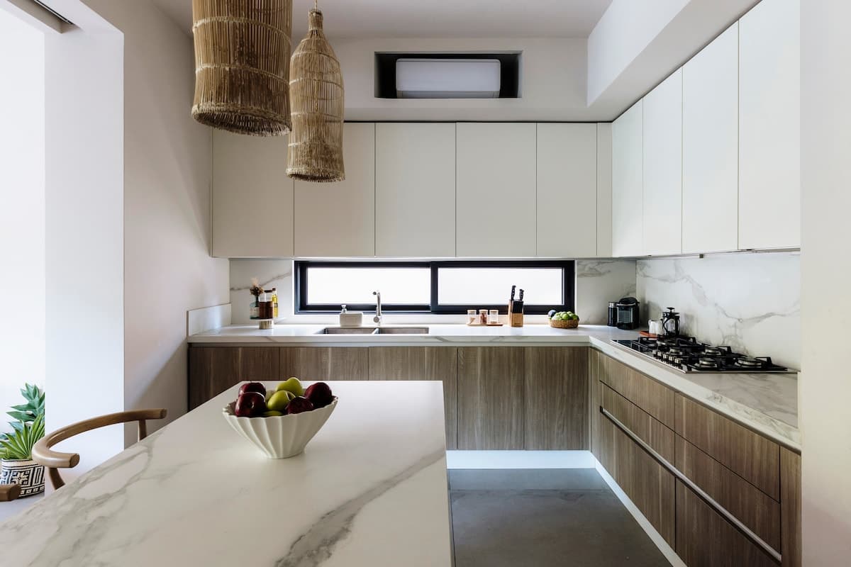 Full kitchen