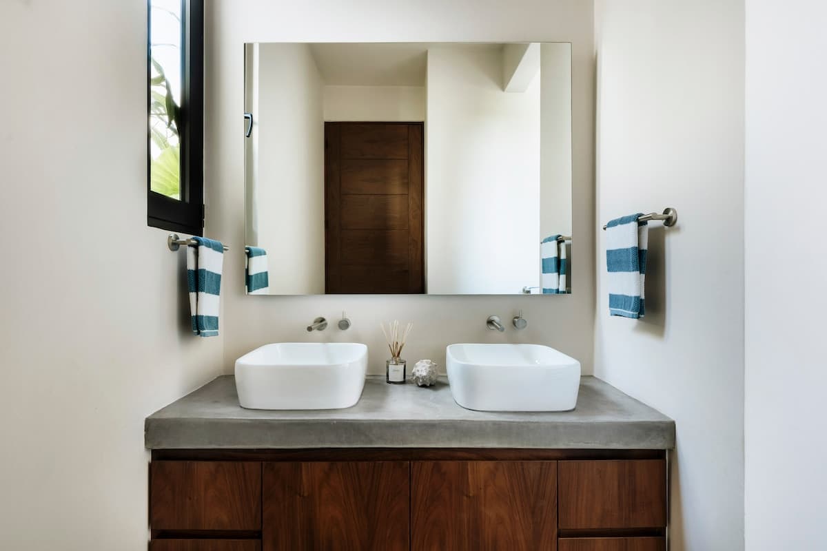 Full bathroom 3