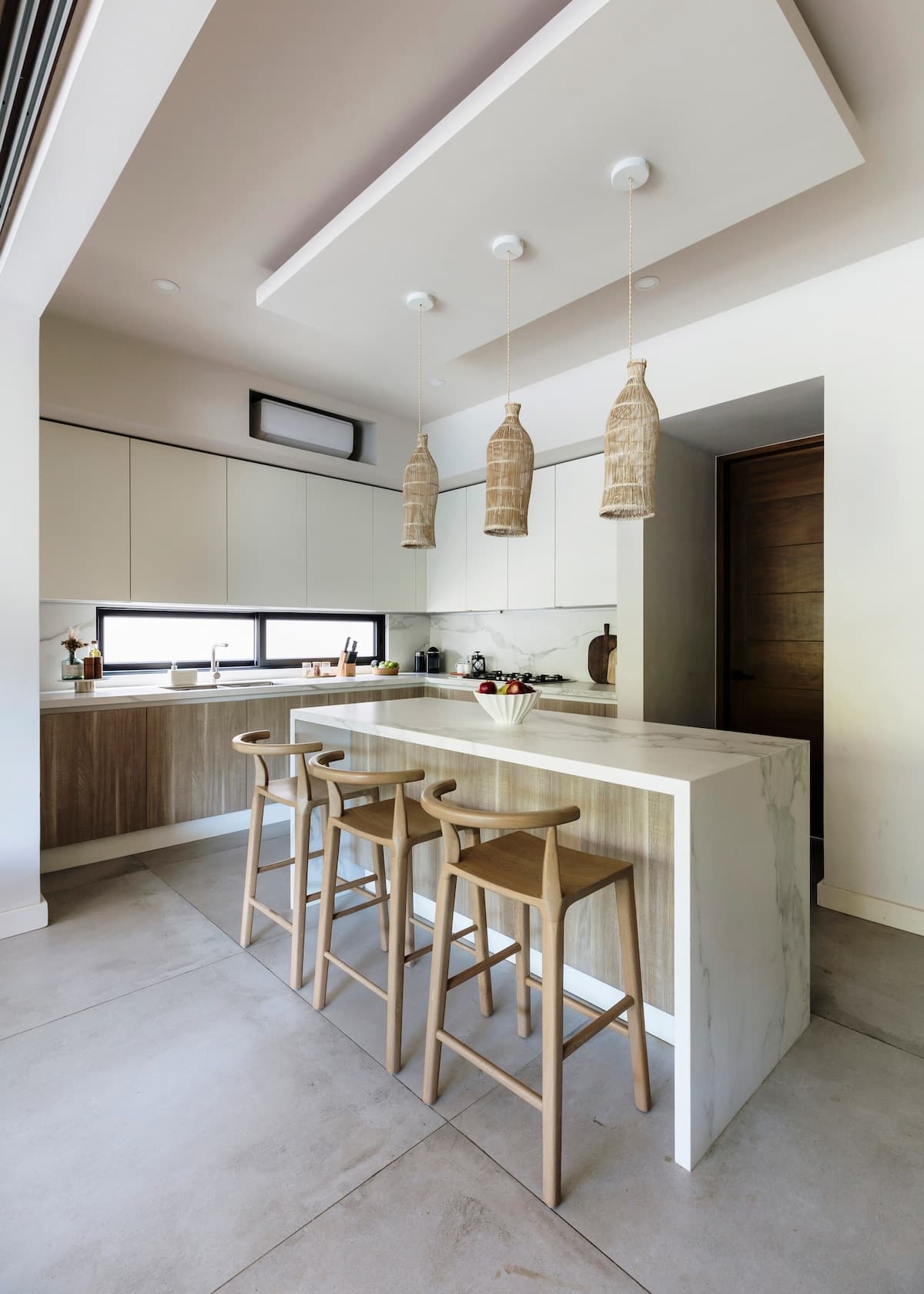 Full kitchen