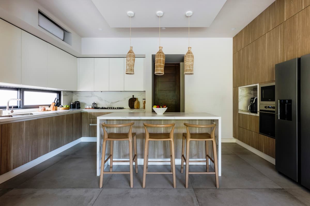 Full kitchen