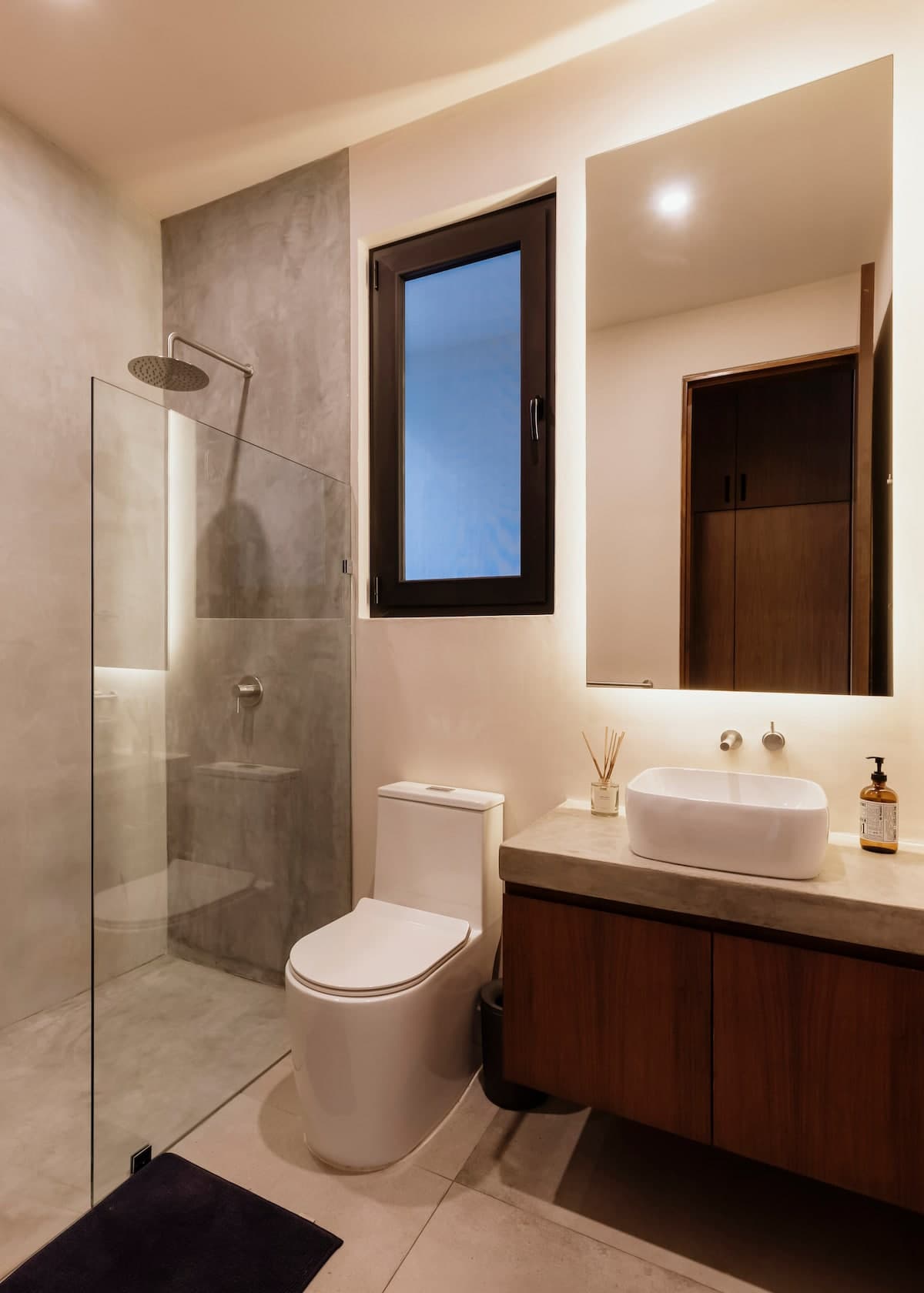 Full bathroom 4